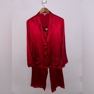 size Large EUC  victoria's secret pajama set with black piping